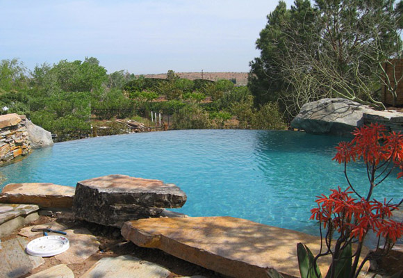 Custom Pools - New & Remodels