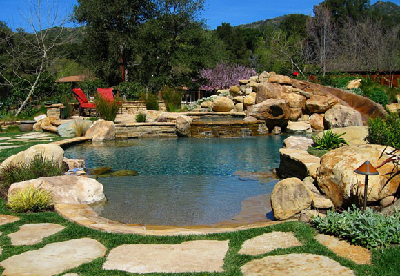 Custom Pools - New & Remodels