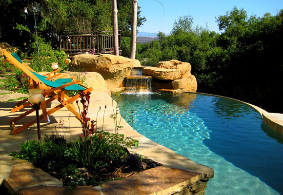 Custom Pools - New & Remodels