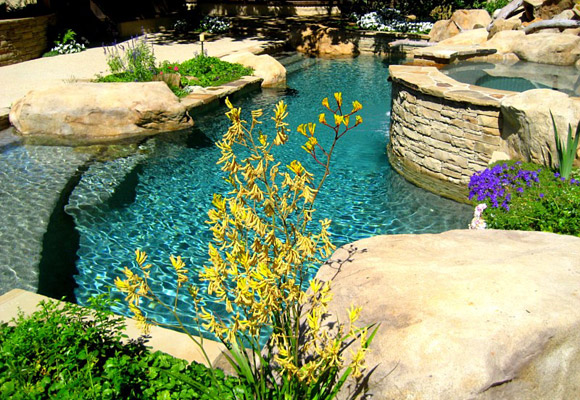 Custom Pools - New & Remodels