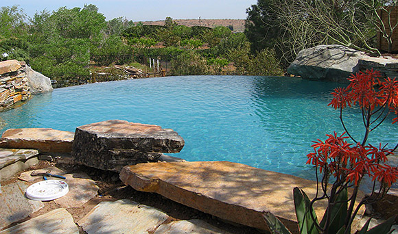 Custom Pools - New & Remodels