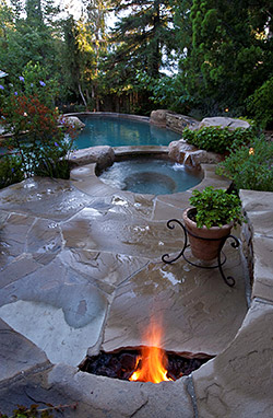 Custom Pools - New & Remodels